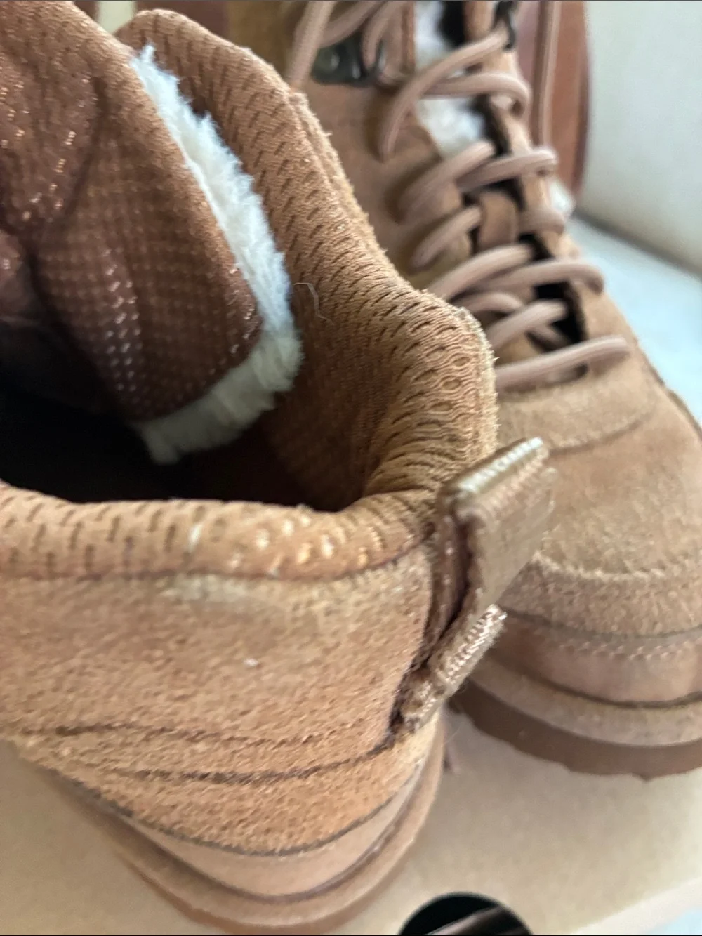 UGG K Highland Hi Heritage Kids Boots in Chestnut